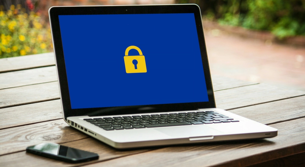Privacy laptop lock